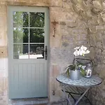 La Flor Azul Bed and Breakfast Grospierres