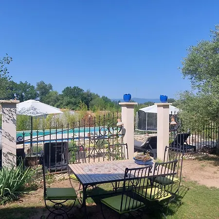 La Flor Azul Bed and breakfast Grospierres